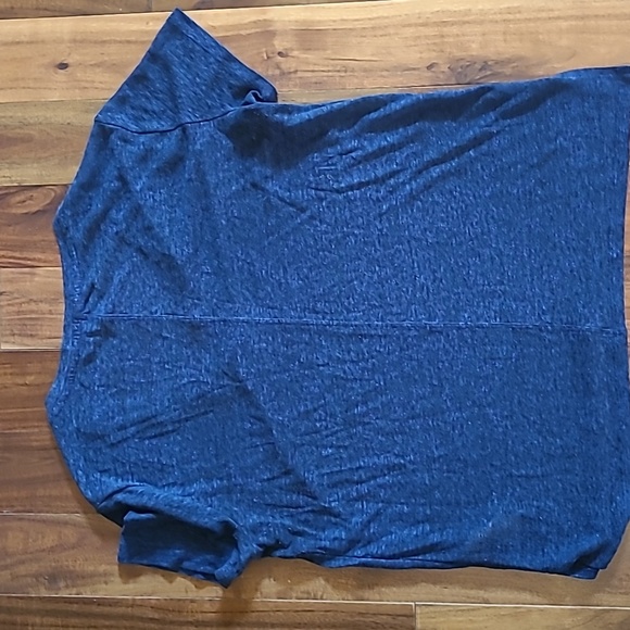 🎀2/$15 old navy boyfriend fit tshirt - Picture 4 of 4